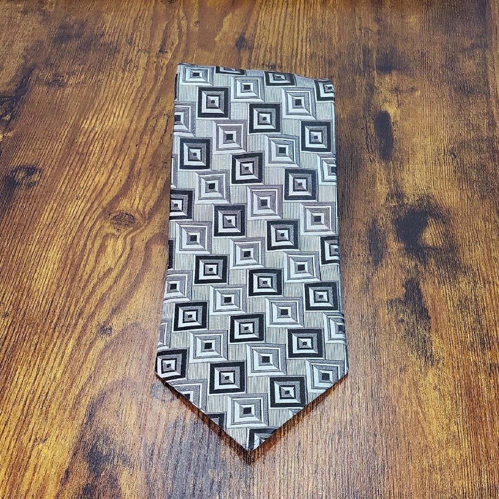 Ermenegildo Zegna Made Italy 100% Silk Black and Gray Geometric Tie